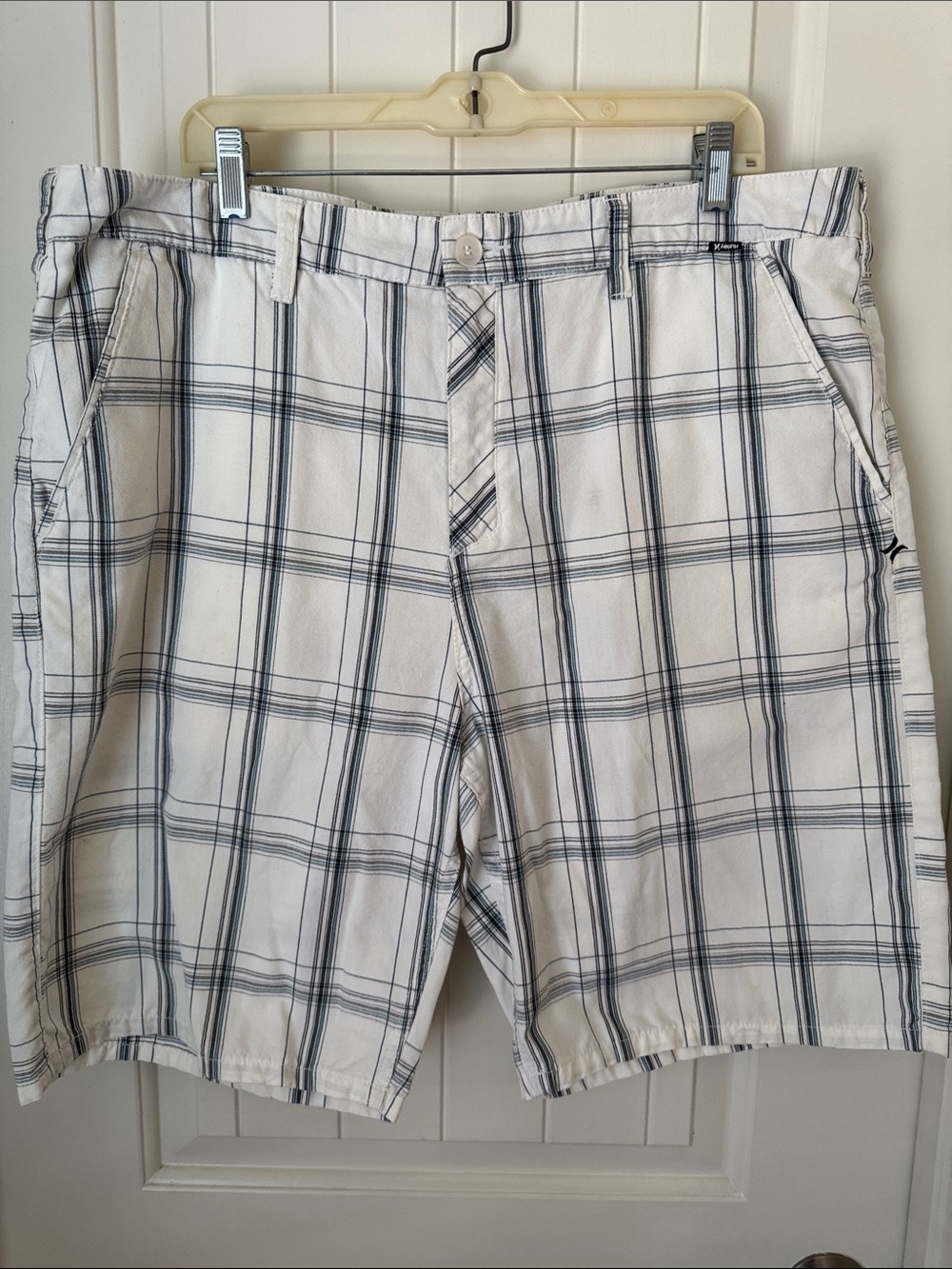 Hurley Men's White & Blue Plaid Casual Shorts